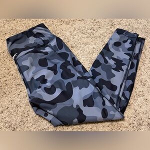 Reebok Women’s Leggings Size: Large Color: Black/Gray Camo